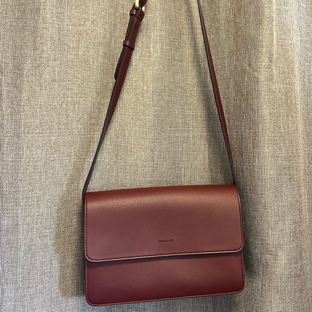 Angela Roi Hamilton Crossbody in Bordeaux color